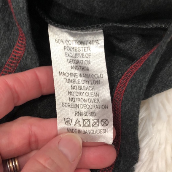 Red Thread tee - Picture 7 of 8